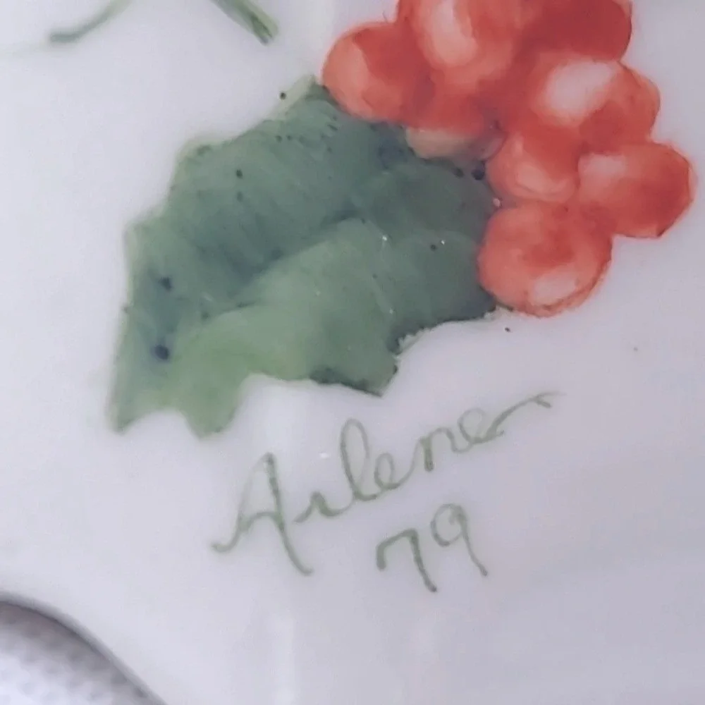 Vintage‎ Hand Painted Christmas Bell Porcelain 1979 Holly Berries Arlene Signed
